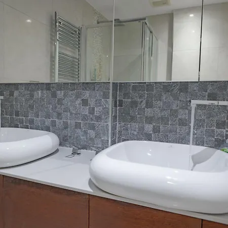 The View Luxury Center