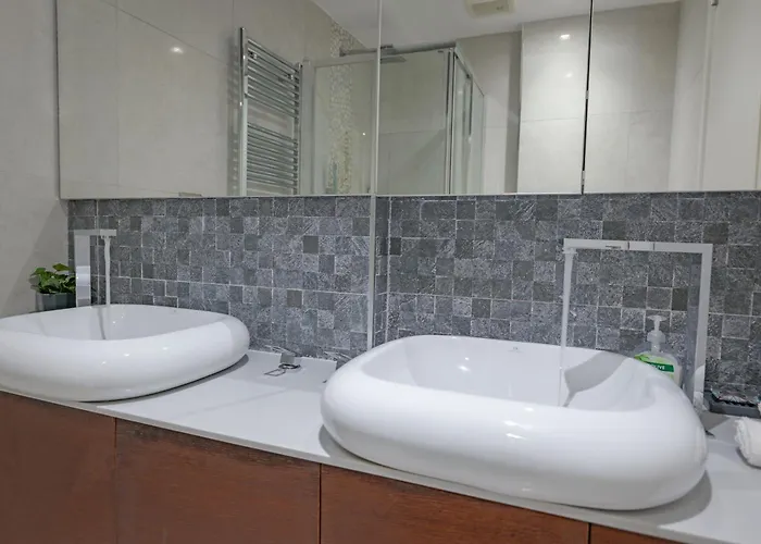 The View Luxury Center